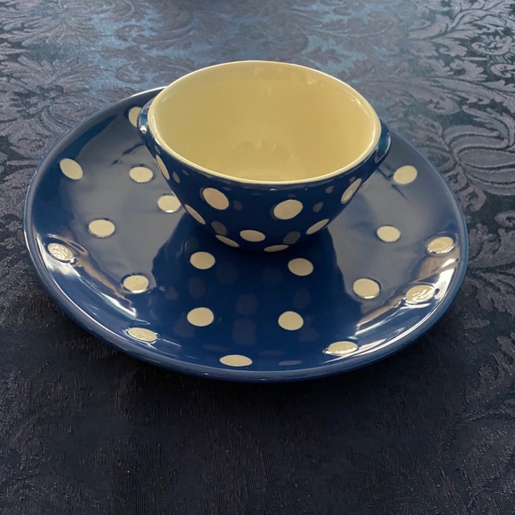 Fun & festive dinnerware - Picture 3 of 7